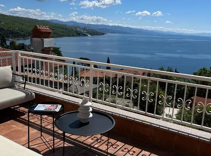 Panoramic Seaview Apartment *