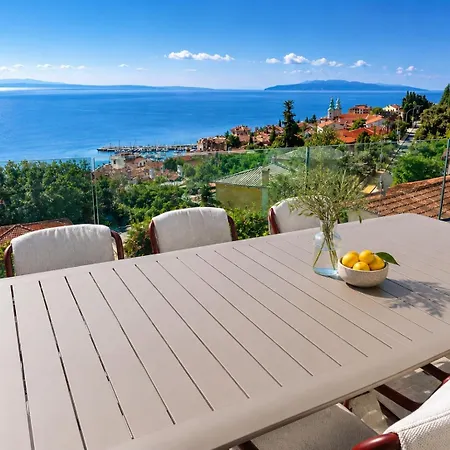 Apartment Panoramic Seaview Apartment, Completely Renovated Opatija